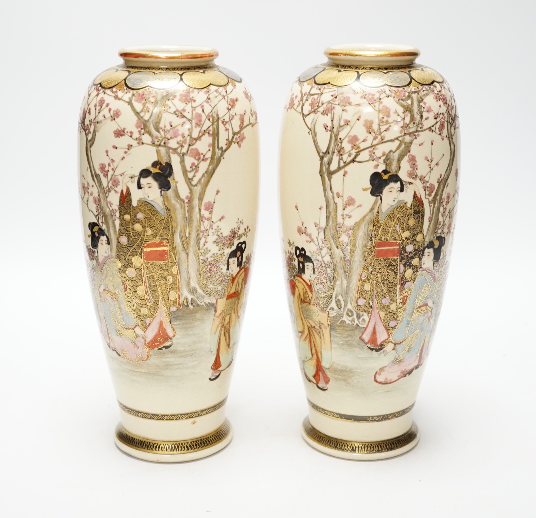 A pair of Japanese Satsuma pottery vases, early 20th century, 22cm